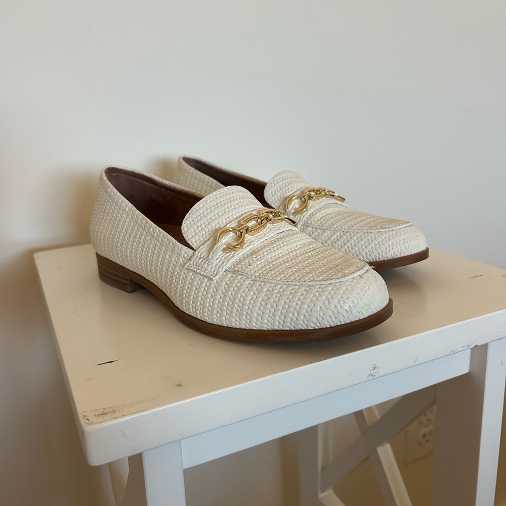 Naturalizer White Woven Loafers with Gold Chain Detail - Size 6